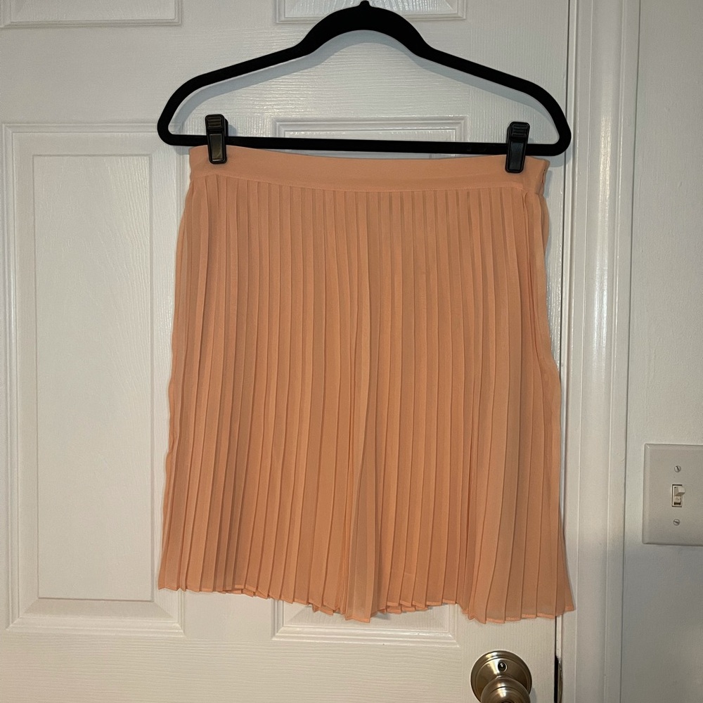 Forever21 peach pleated skirt